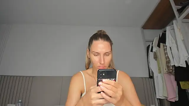 Snapshot of SofiClimbing chatting on 03-08-26, 02:59 SofiClimbing online show from 03-08-26, 02:59