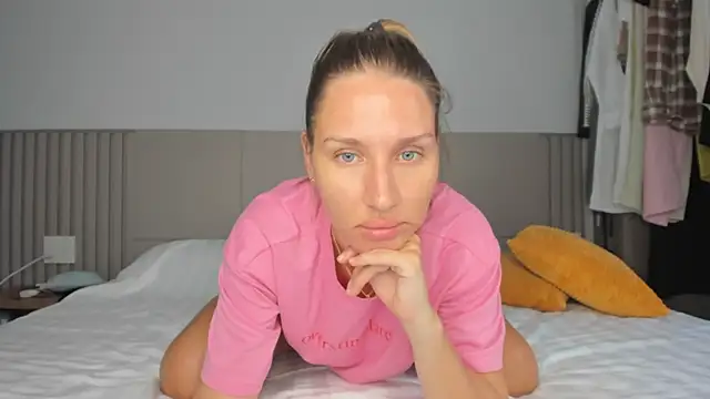 Snapshot of SofiClimbing chatting on 03-12-26, 03:45 SofiClimbing online show from 03-12-26, 03:45