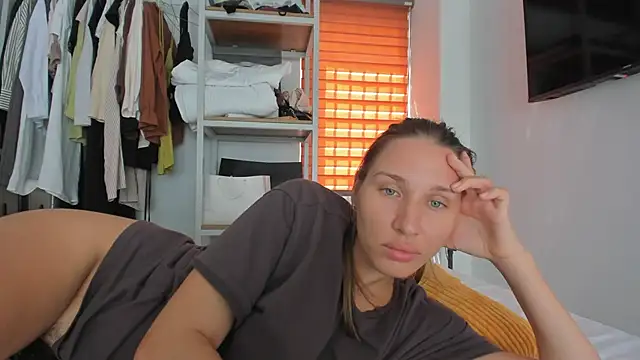 Snapshot of SofiClimbing chatting on 03-29-26, 06:24 SofiClimbing online show from 03-29-26, 06:24