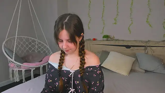 Snapshot of Violeta_Paul chatting on 07-05-26, 09:16 Violeta Paul online show from 07-05-26, 09:16