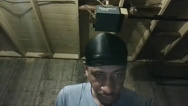 Snapshot of Leo99842 chatting on 06-19-26, 02:27 Leo99842 online show from 06-19-26, 02:27