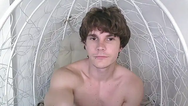Snapshot of Eric_Crush chatting on 07-16-26, 01:11 Eric Crush online show from 07-16-26, 01:11