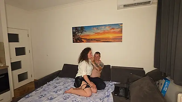Desire Couple  online show from 06-05-26, 06:46