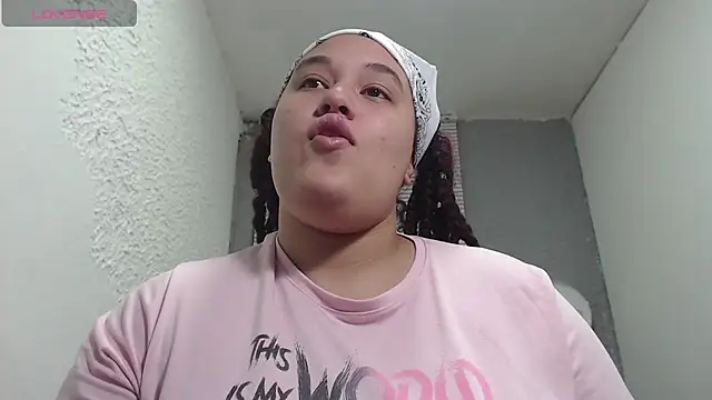 Snapshot of leilasosexy chatting on 07-06-26, 12:57 leilasosexy online show from 07-06-26, 12:57