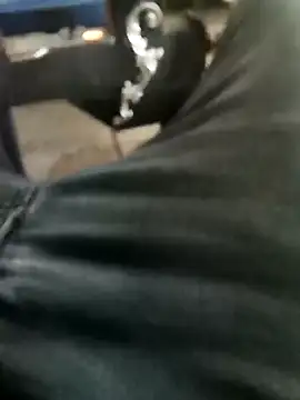 Snapshot of Singlemaleforcouples chatting on 12-24-24, 11:38 Singlemaleforcouples online show from 12-24-24, 11:38