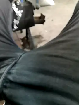 Snapshot of Singlemaleforcouples chatting on 12-29-24, 10:45 Singlemaleforcouples online show from 12-29-24, 10:45