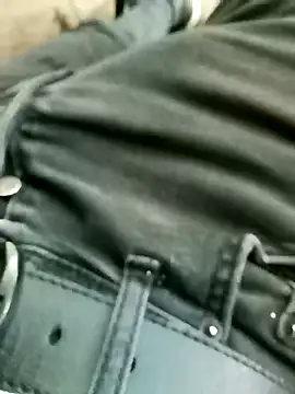 Snapshot of Singlemaleforcouples chatting on 12-31-24, 10:04 Singlemaleforcouples online show from 12-31-24, 10:04