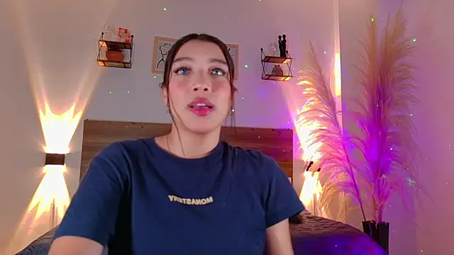  Emmakiss  online show from 06-18-26, 12:20