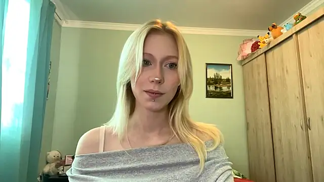 Snapshot of BossedFrog chatting on 06-27-26, 02:12 BossedFrog online show from 06-27-26, 02:12