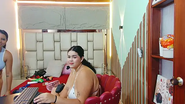 Snapshot of KatANDfer chatting on 07-10-26, 12:52 KatANDfer online show from 07-10-26, 12:52