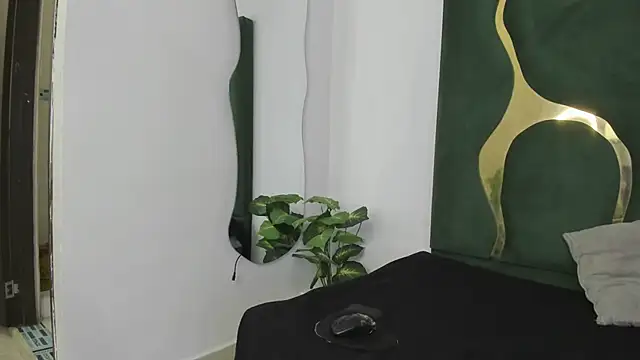 Snapshot of Mila_petiteasm chatting on 06-27-26, 12:33 Mila petiteasm online show from 06-27-26, 12:33