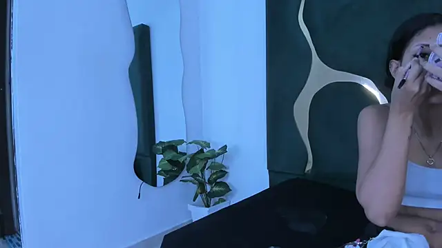Snapshot of Mila_petiteasm chatting on 07-04-26, 12:11 Mila petiteasm online show from 07-04-26, 12:11