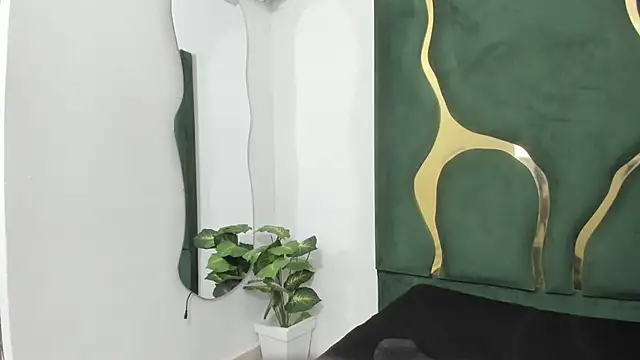Snapshot of Mila_petiteasm chatting on 07-06-26, 12:13 Mila petiteasm online show from 07-06-26, 12:13