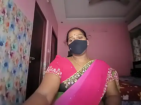 Snapshot of Meenakshy chatting on 06-24-26, 04:55 Meenakshy online show from 06-24-26, 04:55