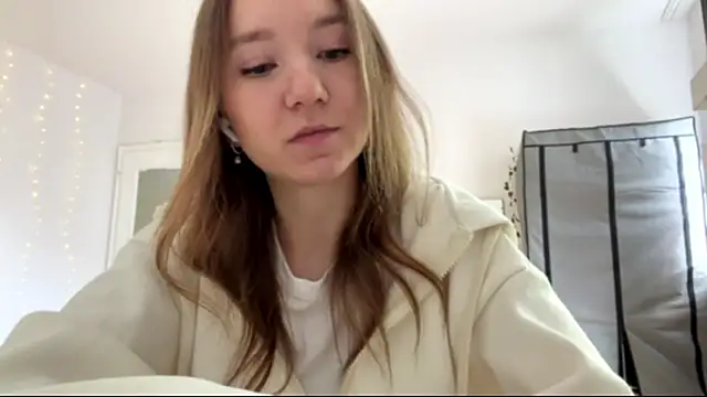 smalllisa online show from 06-04-26, 09:04