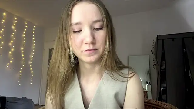 Snapshot of smalllisa chatting on 06-11-26, 06:17 smalllisa online show from 06-11-26, 06:17