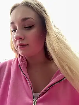 Snapshot of Polly_Pop chatting on 07-20-26, 01:24 Polly Pop online show from 07-20-26, 01:24