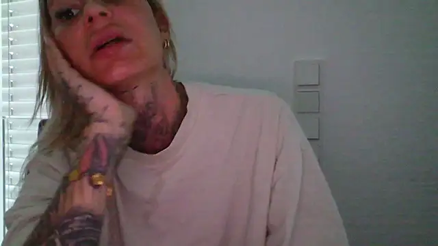Snapshot of Sierablum chatting on 06-20-26, 03:59 Sierablum online show from 06-20-26, 03:59