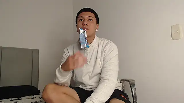Owenn  blueee online show from 06-12-26, 03:16