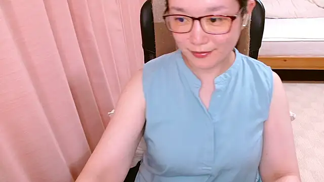 LENA-xo online show from 06-17-26, 03:57