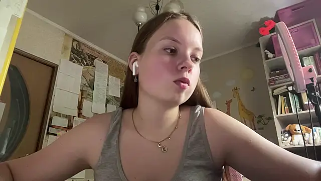 Snapshot of Aileyn chatting on 07-23-26, 08:12 Aileyn online show from 07-23-26, 08:12