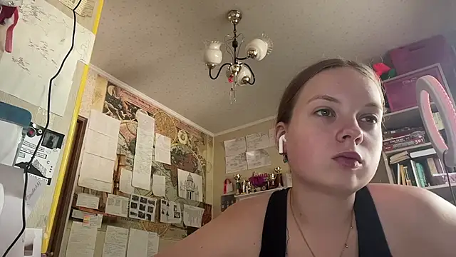 Snapshot of Aileyn chatting on 07-28-26, 08:10 Aileyn online show from 07-28-26, 08:10