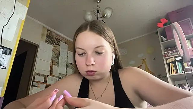 Snapshot of Aileyn chatting on 07-28-26, 11:17 Aileyn online show from 07-28-26, 11:17