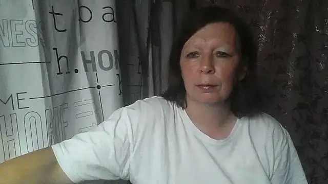 Snapshot of Schastlivaya43 chatting on 06-17-26, 02:40 Schastlivaya43 online show from 06-17-26, 02:40