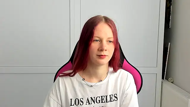 Snapshot of Skylar_spring chatting on 06-20-26, 06:16 Skylar spring online show from 06-20-26, 06:16