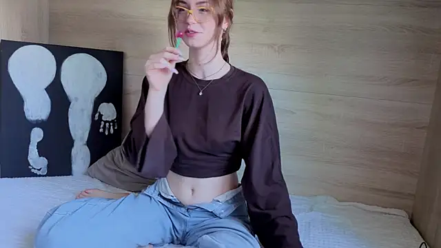 Lori cutess online show from 07-05-26, 04:19