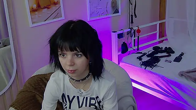 Snapshot of TwiggySmith chatting on 06-28-26, 07:36 TwiggySmith online show from 06-28-26, 07:36