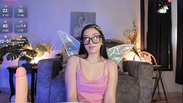 Snapshot of EllieDream_ chatting on 06-19-26, 02:21 EllieDream online show from 06-19-26, 02:21