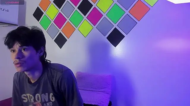 Snapshot of wayath1 chatting on 06-11-26, 11:30 wayath1 online show from 06-11-26, 11:30