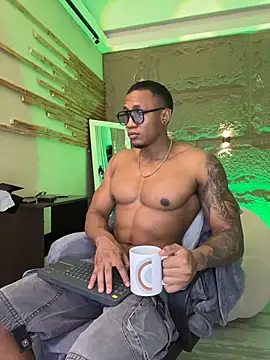Snapshot of LoganVarela chatting on 07-07-26, 12:09 LoganVarela online show from 07-07-26, 12:09