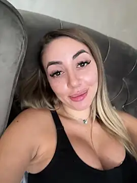 Snapshot of BabesGoWild chatting on 10-17-25, 06:05 BabesGoWild online show from 10-17-25, 06:05