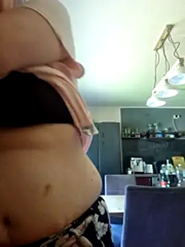 GoldenWifee online show from 06-18-26, 08:58