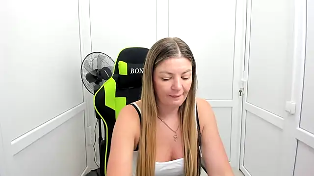MiaSummerr  online show from 07-05-26, 06:20