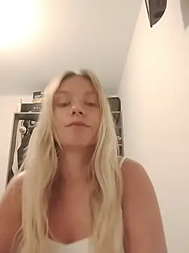 Snapshot of NinaHola chatting on 06-23-26, 06:50 NinaHola online show from 06-23-26, 06:50