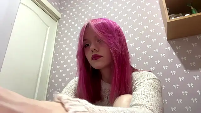 Linecutie online show from 07-04-26, 08:26