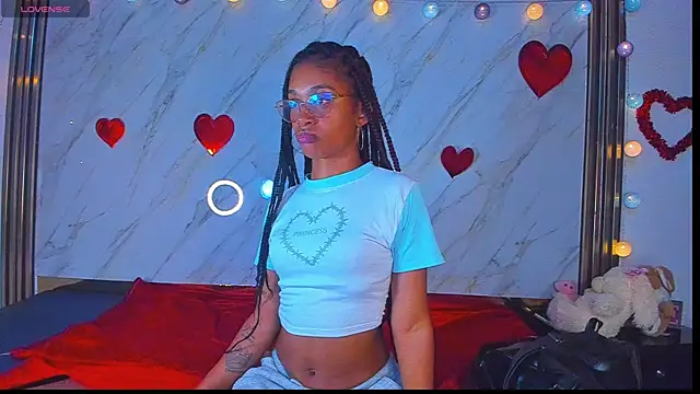 Snapshot of Noami_ chatting on 06-24-26, 02:16 Noami online show from 06-24-26, 02:16