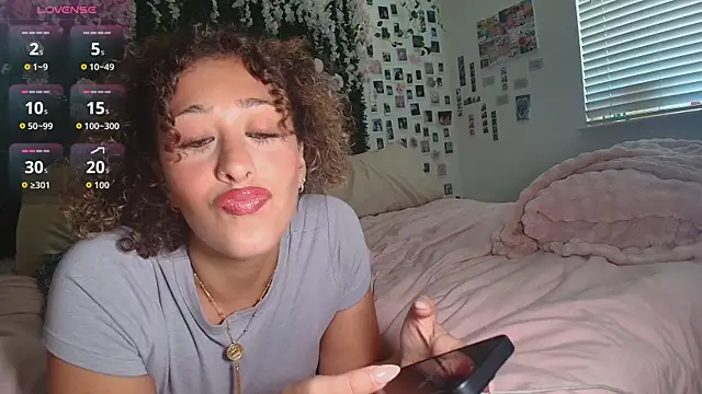 LyraCovee online show from 07-11-26, 12:13