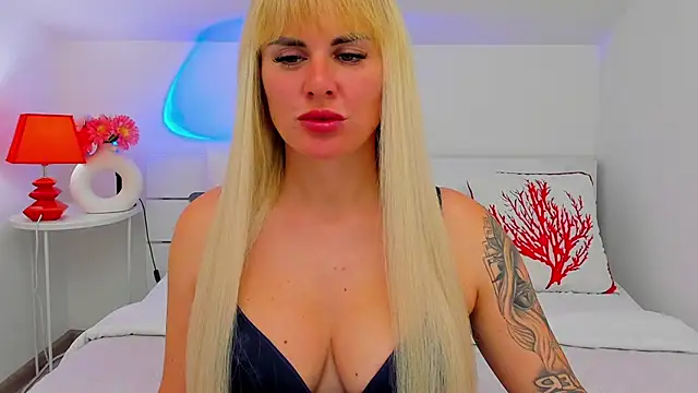 Snapshot of LilyDav chatting on 06-18-26, 05:19 LilyDav online show from 06-18-26, 05:19