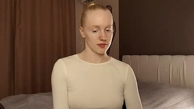 Snapshot of Miss_EliizaShy chatting on 06-16-26, 05:37 Miss EliizaShy online show from 06-16-26, 05:37