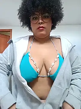 Snapshot of Lolacurly69 chatting on 06-14-26, 05:26 Lolacurly69 online show from 06-14-26, 05:26