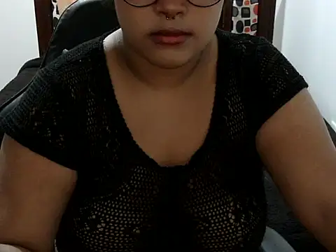 Snapshot of Lolacurly69 chatting on 06-17-26, 02:36 Lolacurly69 online show from 06-17-26, 02:36