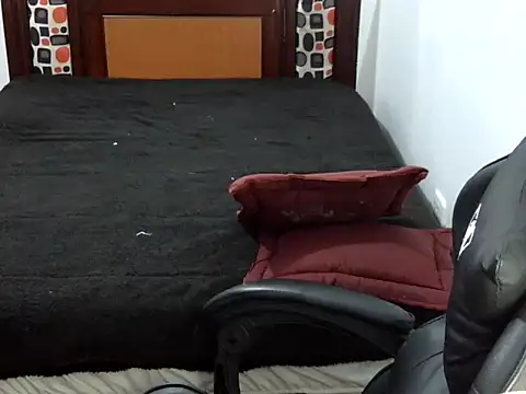 Snapshot of Lolacurly69 chatting on 06-20-26, 02:36 Lolacurly69 online show from 06-20-26, 02:36