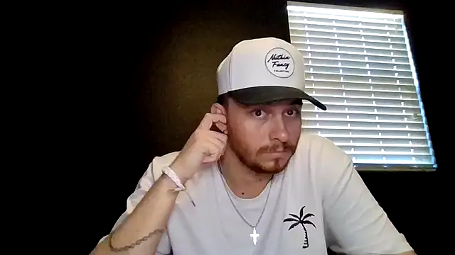 Snapshot of Mikecloudyhawk chatting on 07-05-26, 10:50 Mikecloudyhawk online show from 07-05-26, 10:50