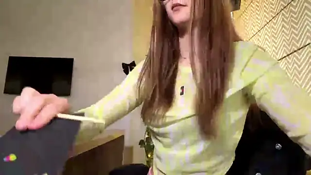 AvrilGillig online show from 06-16-26, 01:14