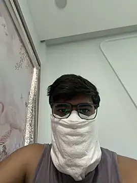 Snapshot of dreamy_boy chatting on 06-13-26, 05:05 dreamy boy online show from 06-13-26, 05:05