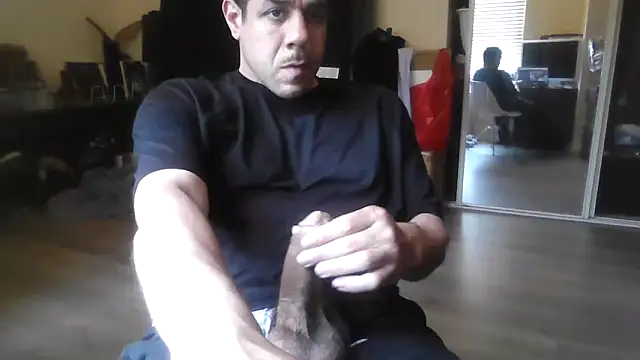Snapshot of toosexy4myshirt chatting on 06-10-26, 07:46 toosexy4myshirt online show from 06-10-26, 07:46